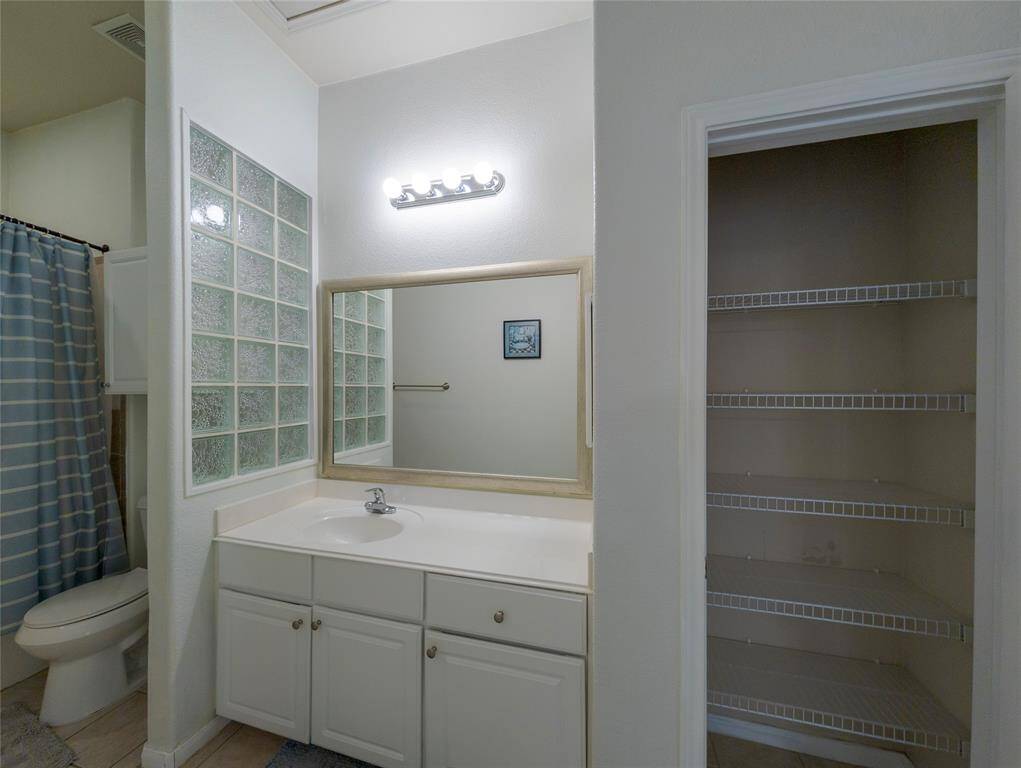 Secondary bathroom