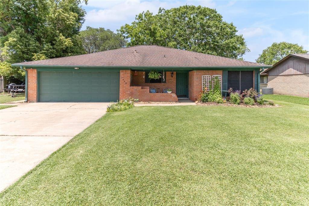Welcome to 1448 Camellia Street located within the desirable San Bernard Villas Subdivision.