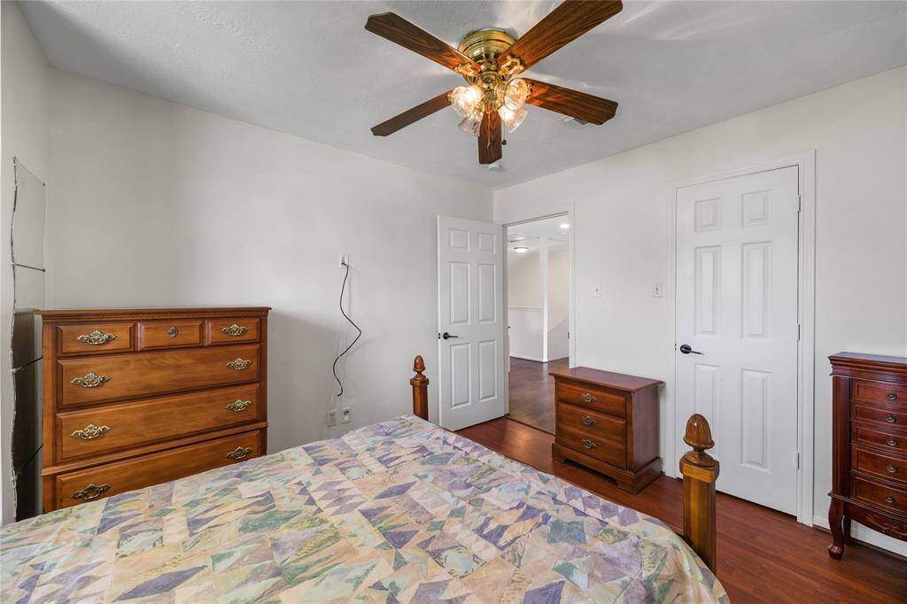 2nd bedroom overlooking entry.
