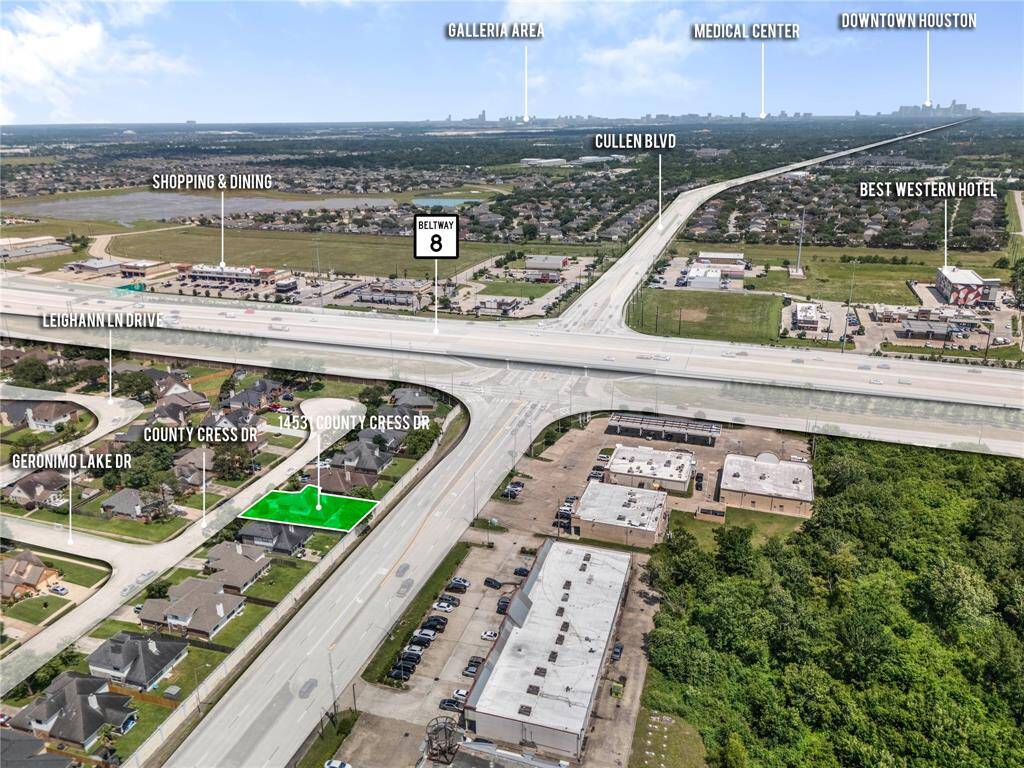 This aerial photo highlights a residential lot on County Cress Drive, conveniently located near Beltway 8. The area offers easy access to shopping, dining, and key destinations like the medical center and downtown Houston. Nearby amenities include hotels and commercial areas, providing a blend of suburban living with urban convenience.