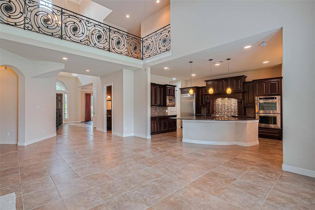 Other notable features in the 2 story family room are surround sound, recessed lighting and a modern ceiling fan with light kit.