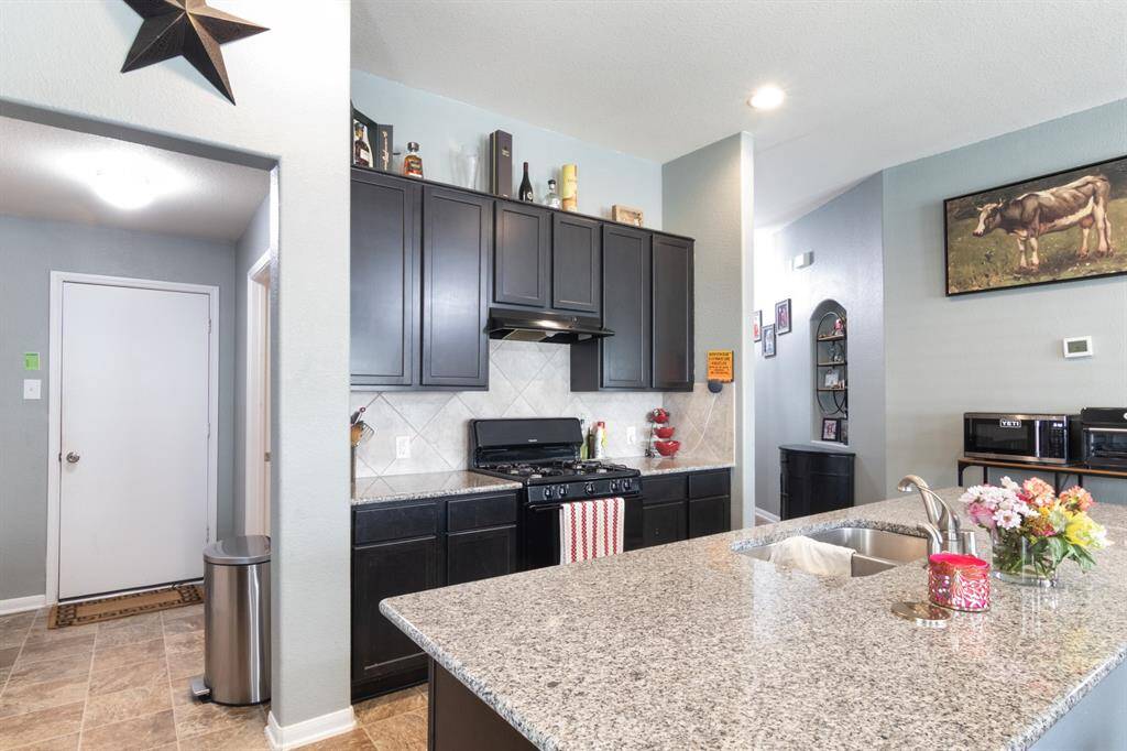 It also has a tile backsplash & recessed lighting.