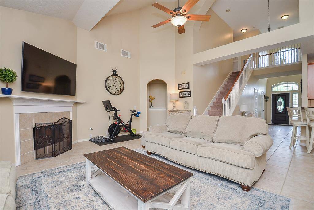 Such a grand entry into your majestic home.