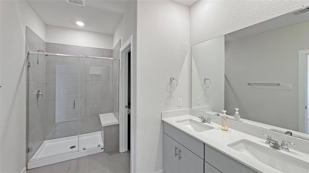 Primary bathroom, double vanity!