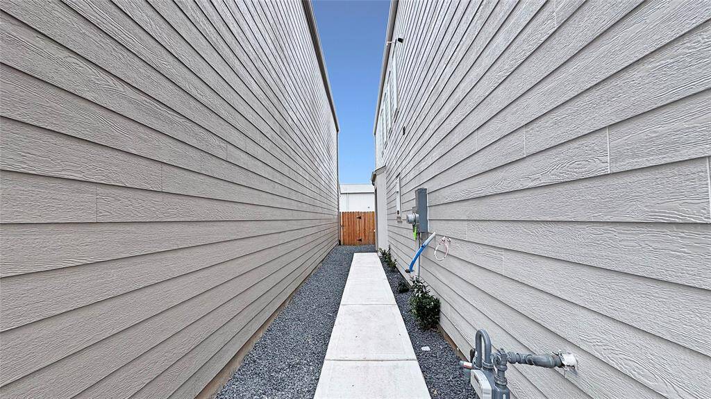 Extra wide entrance to front door for added comfort!
