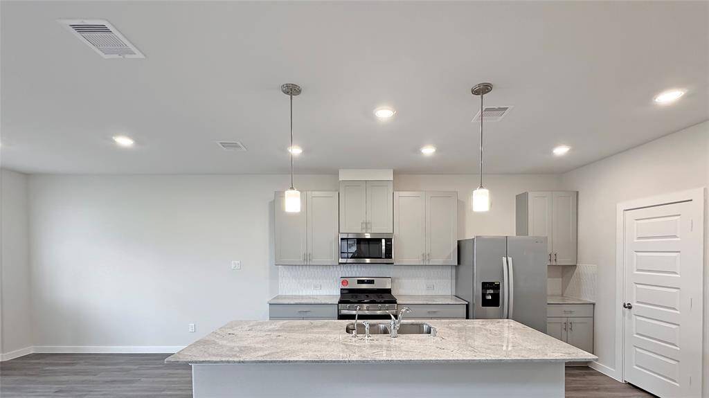 Fridge included, gas range