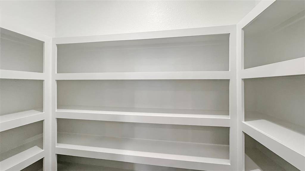 Walk in pantry