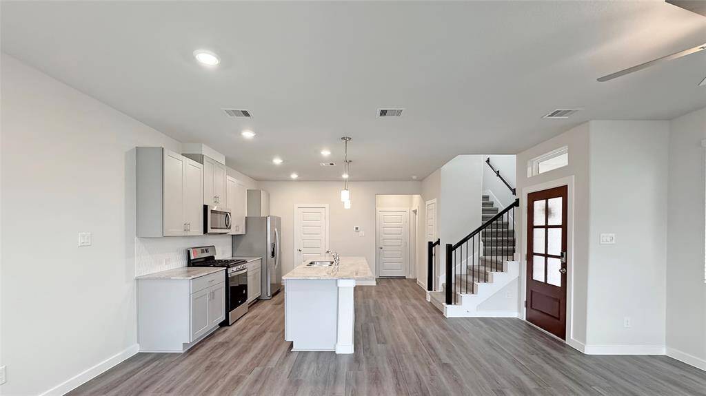 Bright living space!