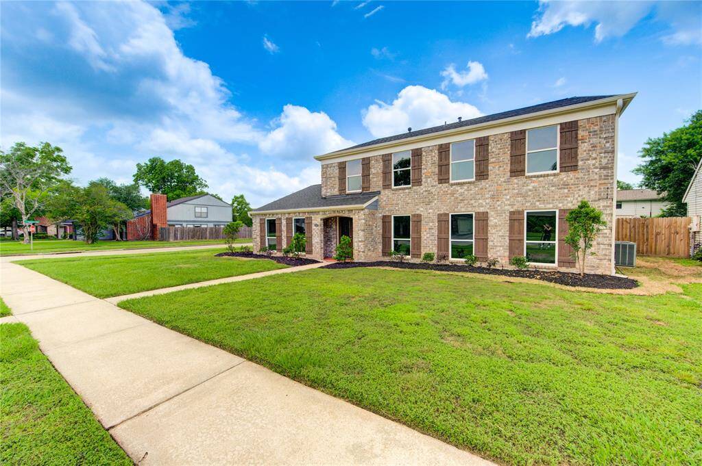 Welcome home! Beauty and charm meet comfort and functionally in this recently updated home in Sterling Knoll!