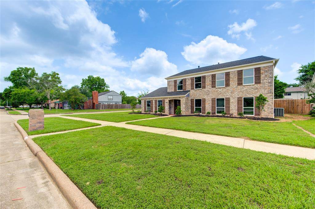 Isn't she a beauty? Perfectly situated on a corner lot with a wide sidewalk and a fenced backyard, offering ample outdoor space and a welcoming curb appeal.