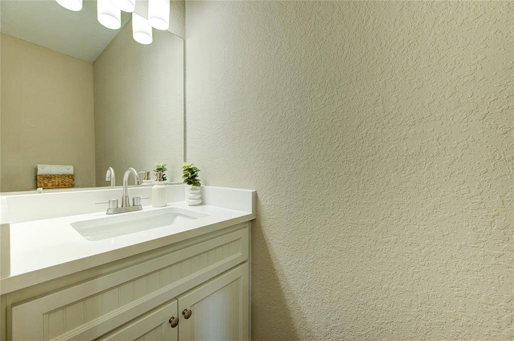 A lovely half bath located adjacent to the living room.