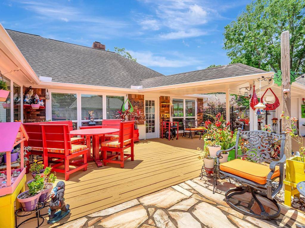 Entertaining deck space for out door activities.