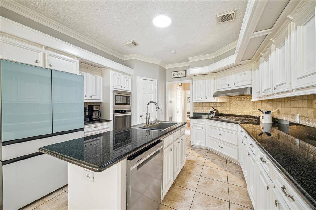 Another view of the kitchen and island.