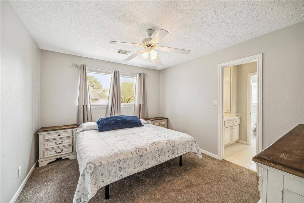 Fourth secondary bedroom.