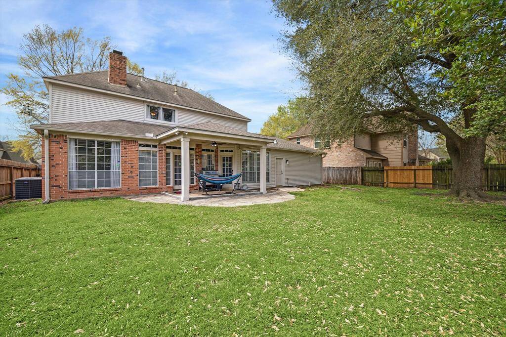 Spacious backyard, perfect for a children’s play area, ample space to add a pool, or a safe spot for pets to roam and enjoy.