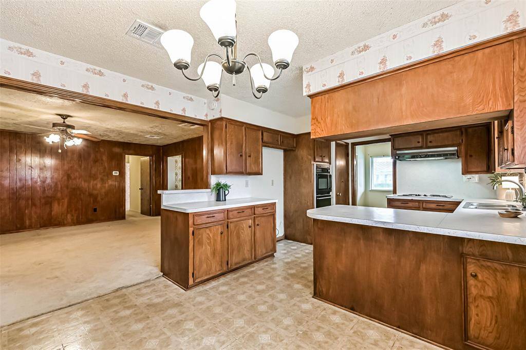 Breakfast and Kitchen