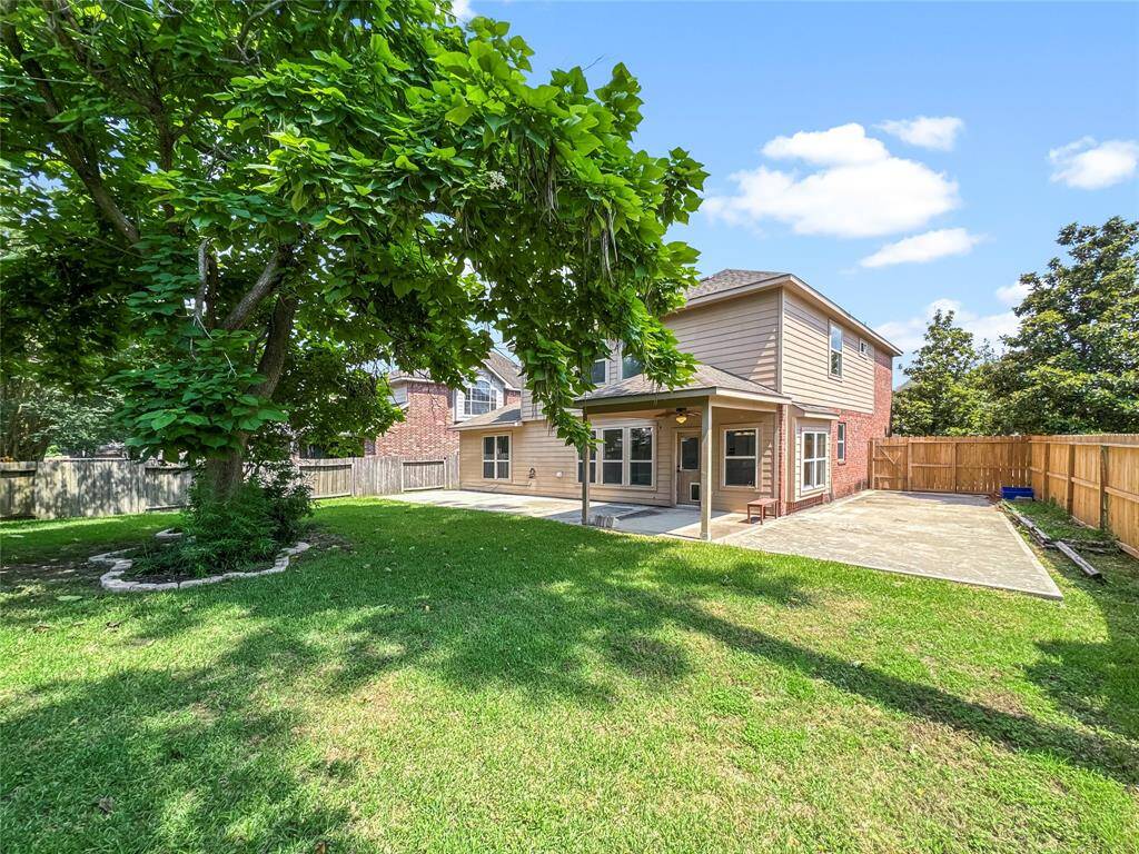 Large backyard perfect for entertaining
