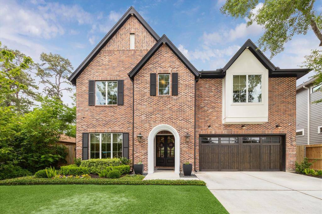Welcome to this masterpiece built by Harvard Homes with 4 beds and 3.5 bathrooms plus a pool!