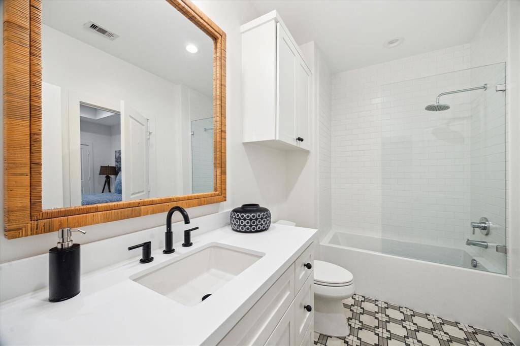 Bathroom 3.