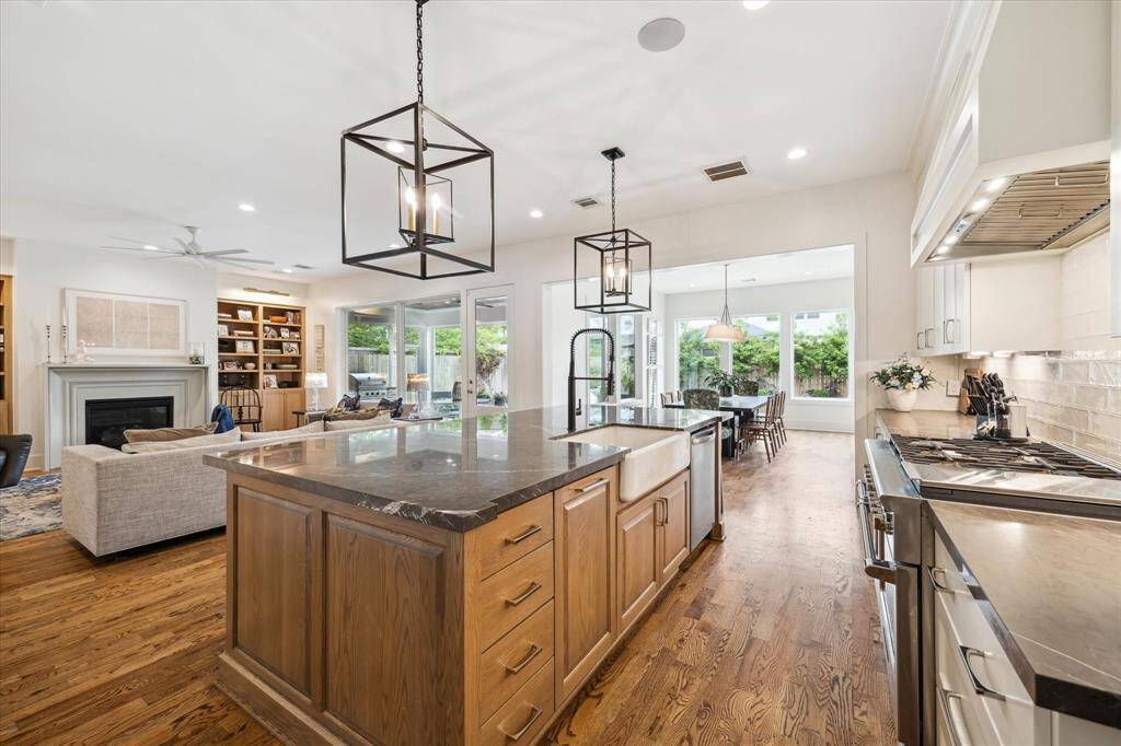 Gorgeous oak floors throughout the entire home!