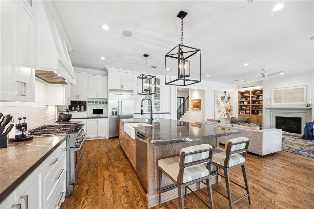 Fisher & Parker gas stove and double oven, granite countertops with bar seating and a built-in Frigidaire refrigerator.