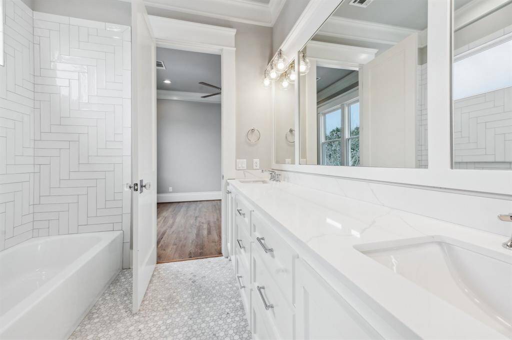 Shared bath in recent Modern Bungalow home.