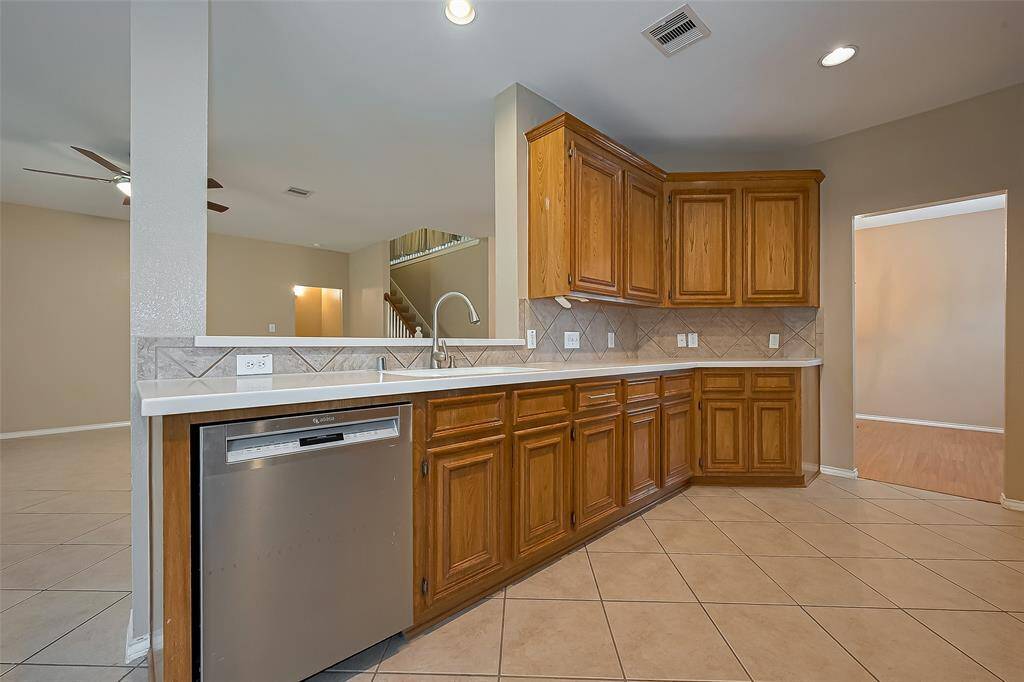The open living concept is ideal for entertaining and also being able to spend time with the family without being shut off as you prepare a meal.