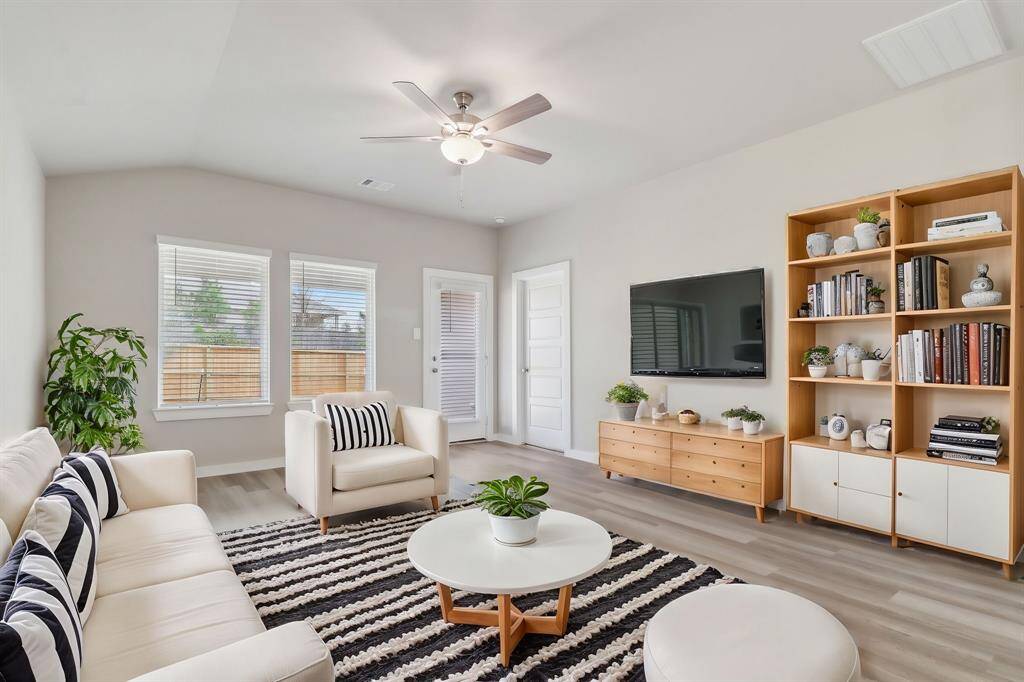 Photo is not of the actual home but is an inspirational photo of builder’s model home and may depict options, furnishings, and/or decorator features that are not included.