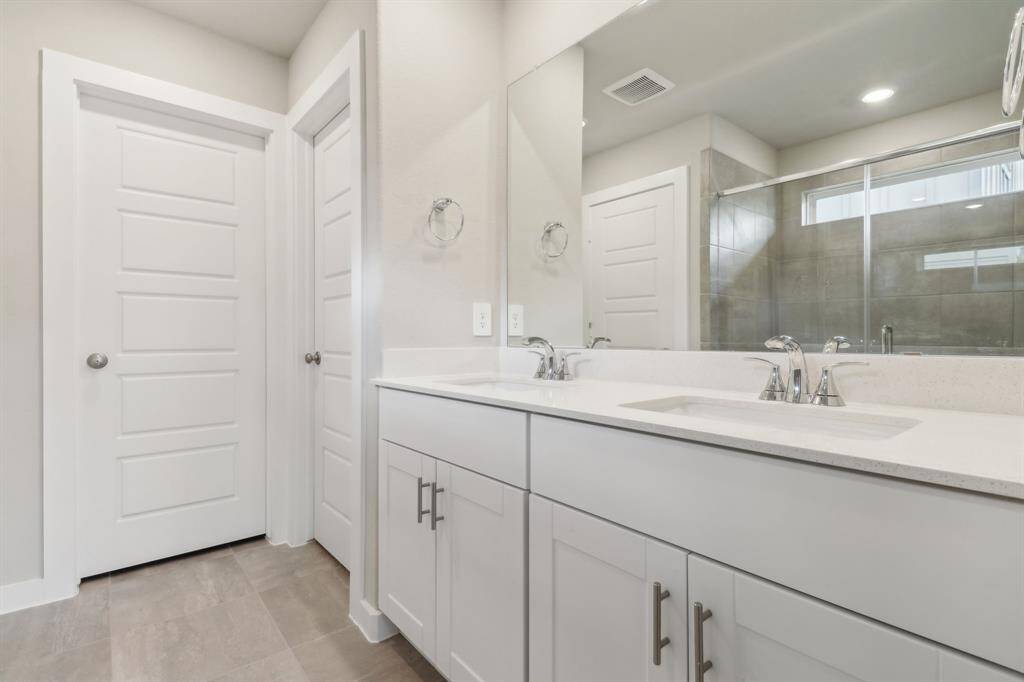 Photo is not of the actual home but is an inspirational photo of builder’s model home and may depict options, furnishings, and/or decorator features that are not included.
