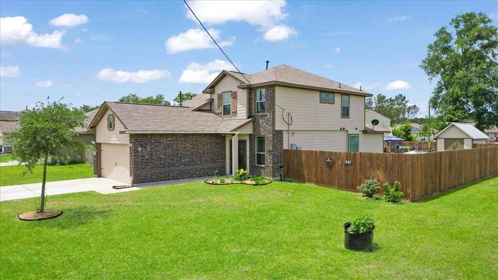 Well-kept Large Corner Lot