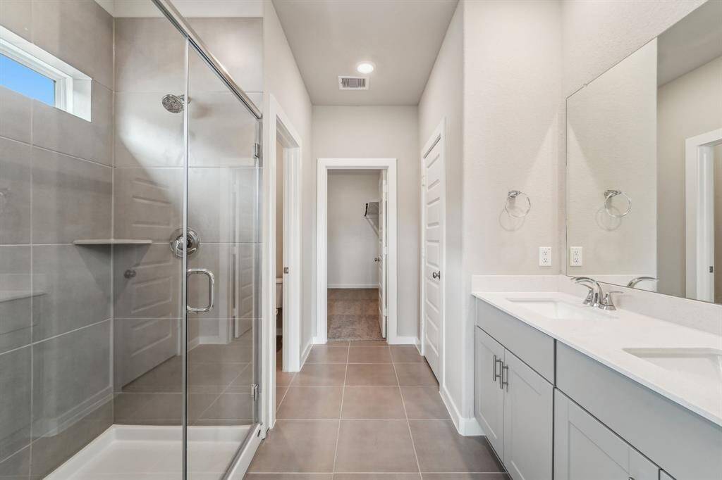 Photo is not of the actual home but is an inspirational photo of builder’s model home and may depict options, furnishings, and/or decorator features that are not included.