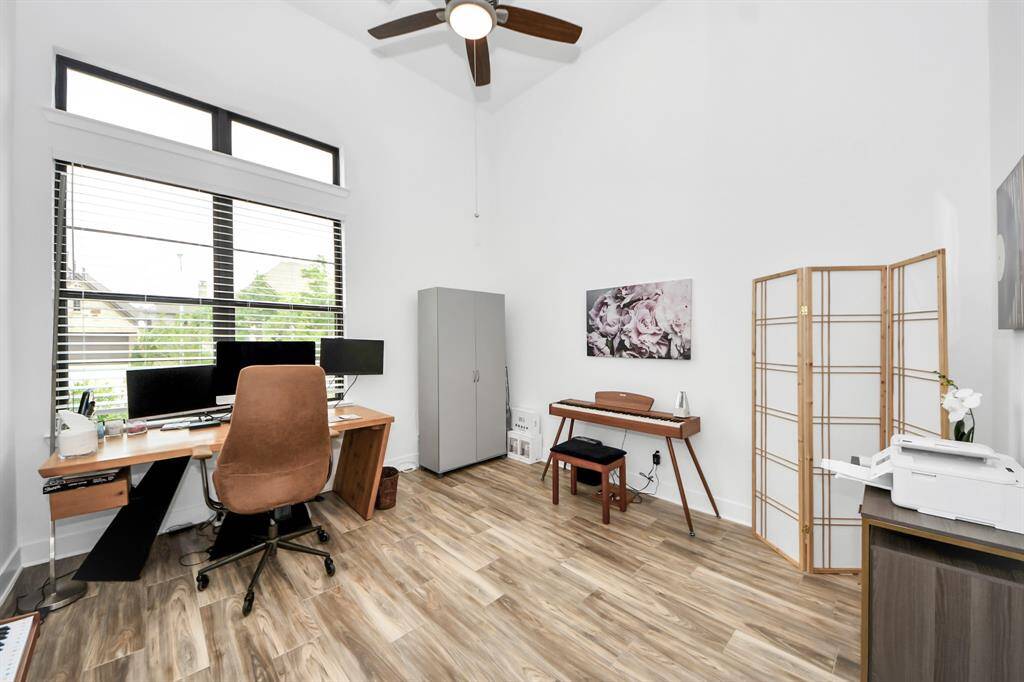 Office/study/extra room with vaulted ceiling.