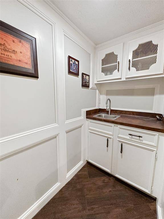 Wet bar is ready for morning perk-ups or evening wine-downs. Snacks can be stored here too.