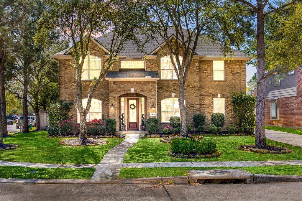 A twilight view of the home captures its beauty as the soft glow of the setting sun illuminates the exterior, creating a warm and inviting atmosphere.