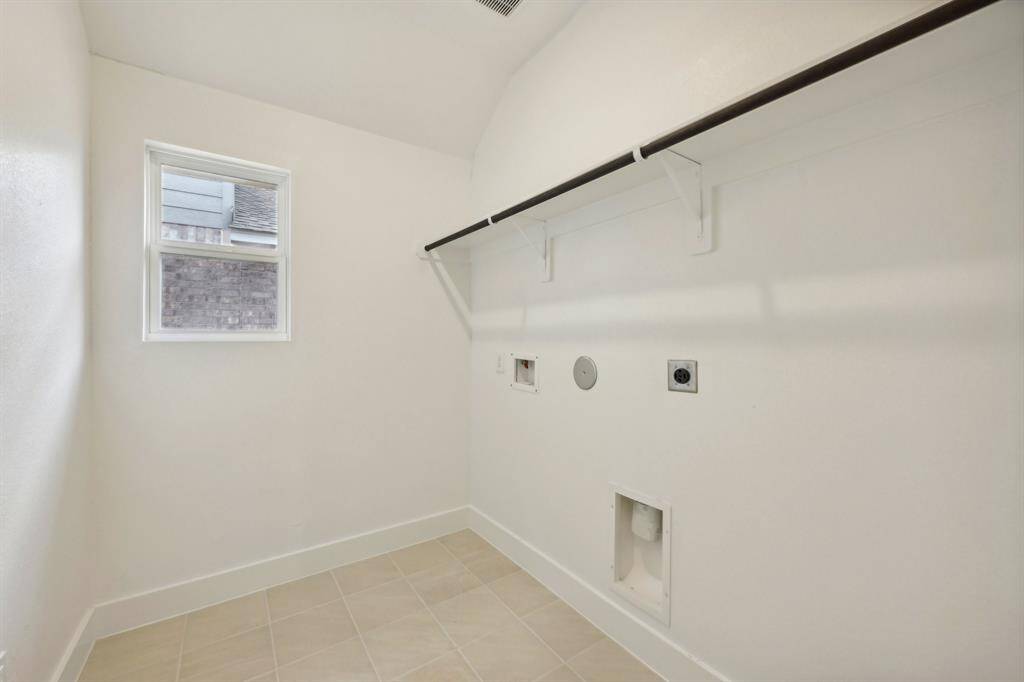Photo is not of the actual home but is an inspirational photo of builder’s model home and may depict options, furnishings, and/or decorator features that are not included.