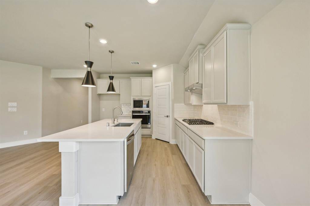 Photo is not of the actual home but is an inspirational photo of builder’s model home and may depict options, furnishings, and/or decorator features that are not included.