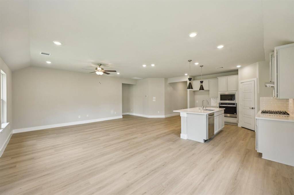 Photo is not of the actual home but is an inspirational photo of builder’s model home and may depict options, furnishings, and/or decorator features that are not included.