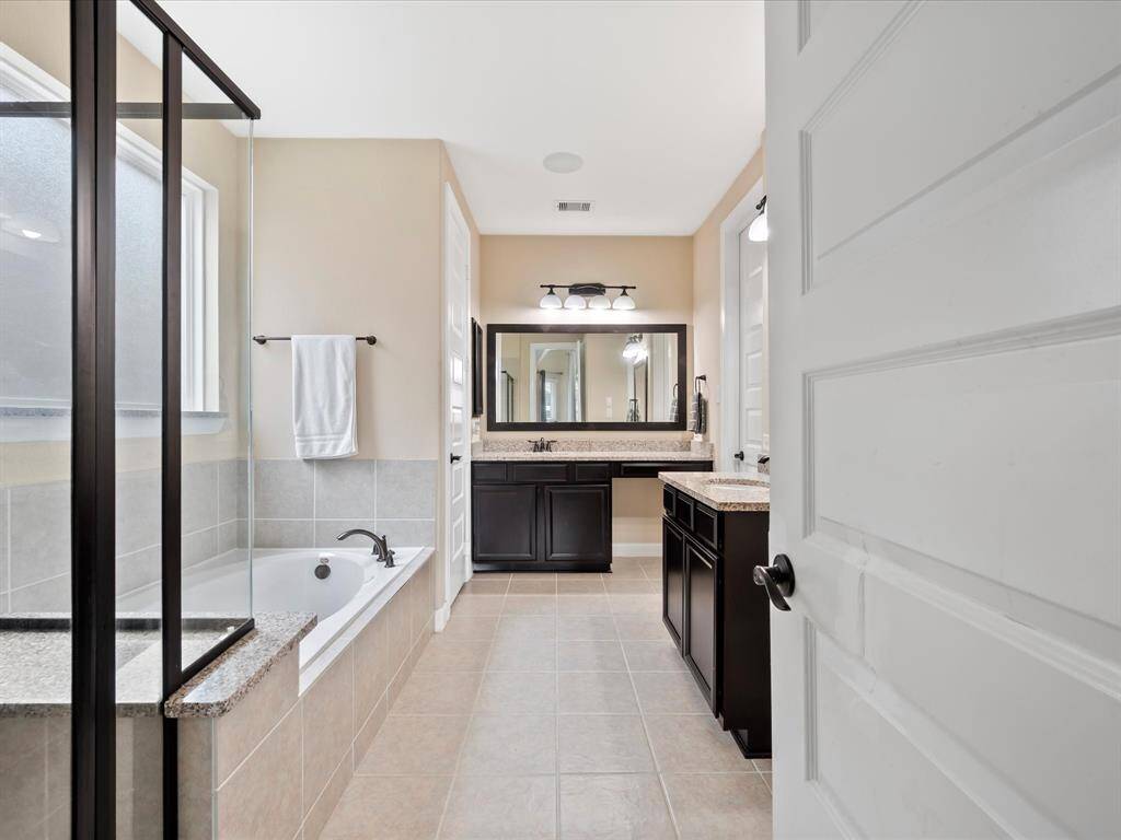 Primary Bathroom - Double Sinks & Separate Shower and Jetted Tub
