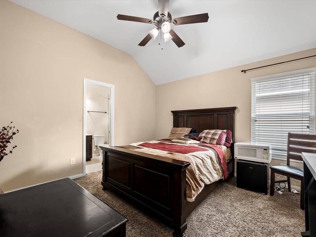 Upstairs Secondary Bedroom with en-suite bathroom