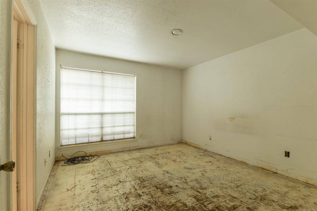 Back bedroom