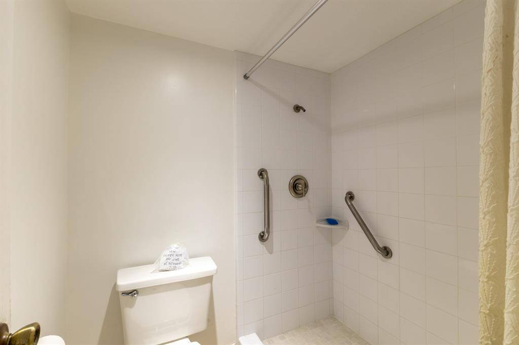 Light and bright bathroom