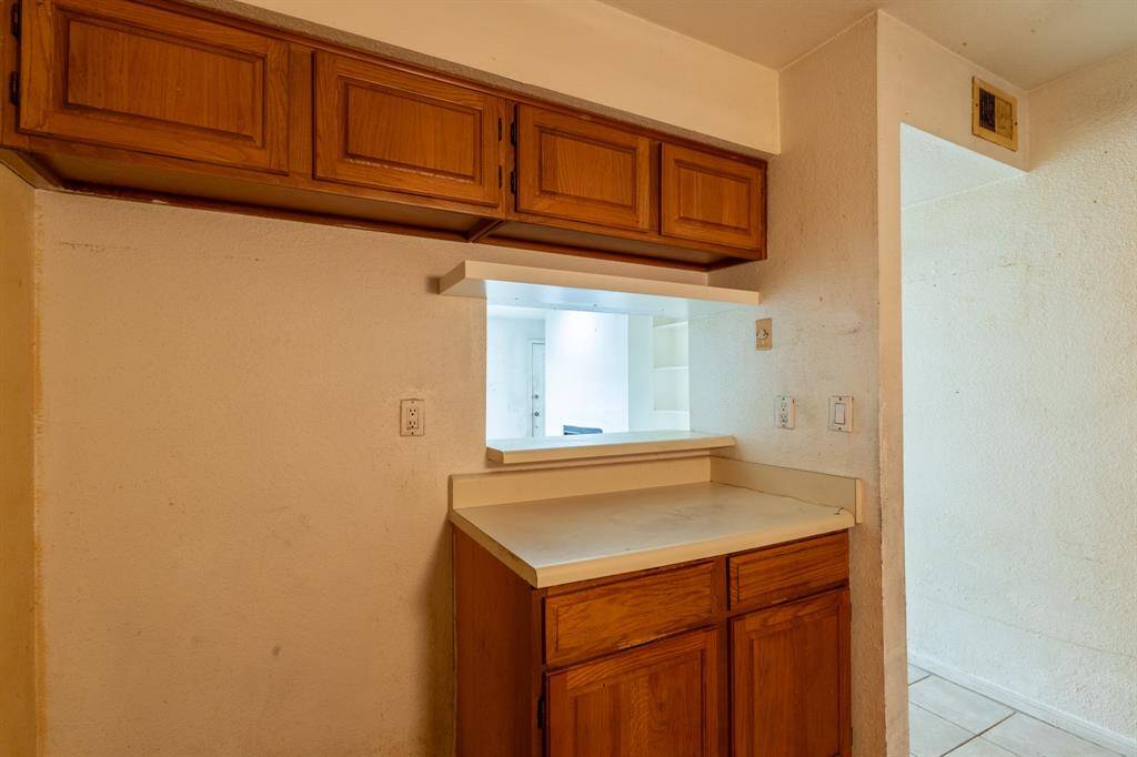 Channel your inner designer and make this kitchen shine!