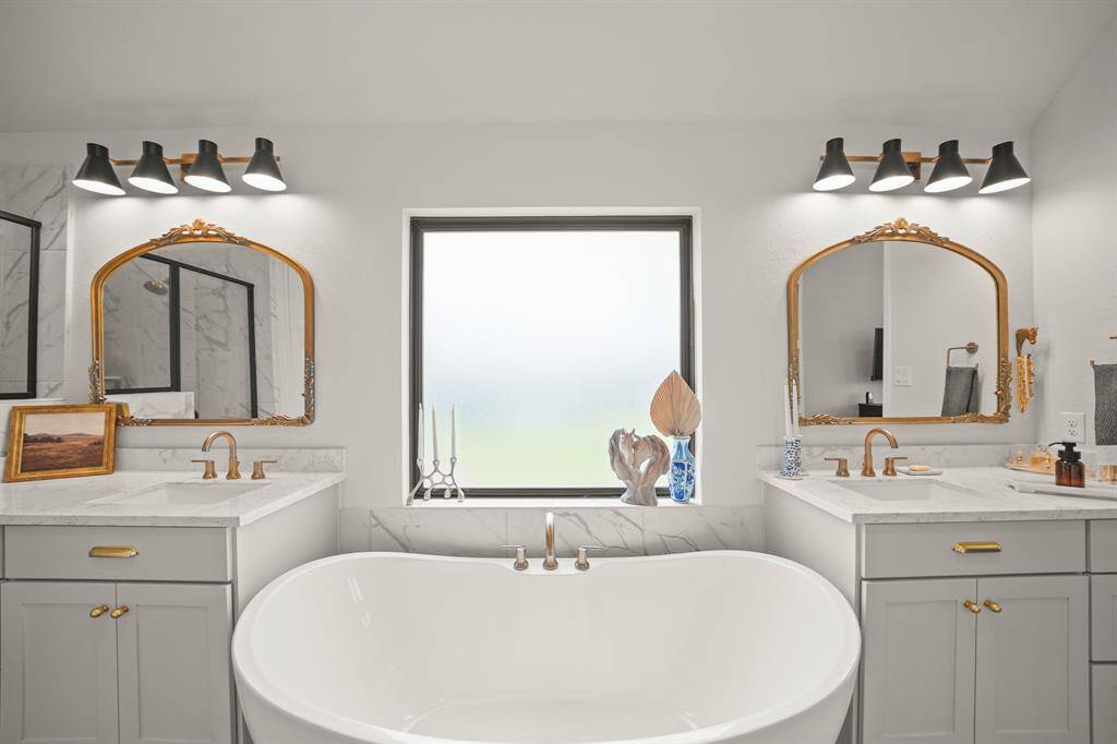 Enjoy a luxurious En Suite Primary Bath complete with a freestanding tub & stylish Champagne Bronze finishes, creating a perfect blend of comfort and sophistication.
