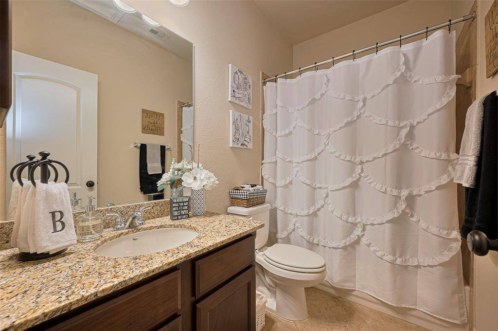 Ensuite Full Bathroom