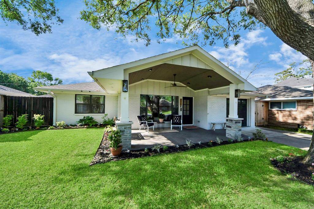 Discover this beautifully remodeled (2017) single-story gem in sought-after Oak Forest. Enjoy a lush lawn and mature trees creating a tranquil oasis.