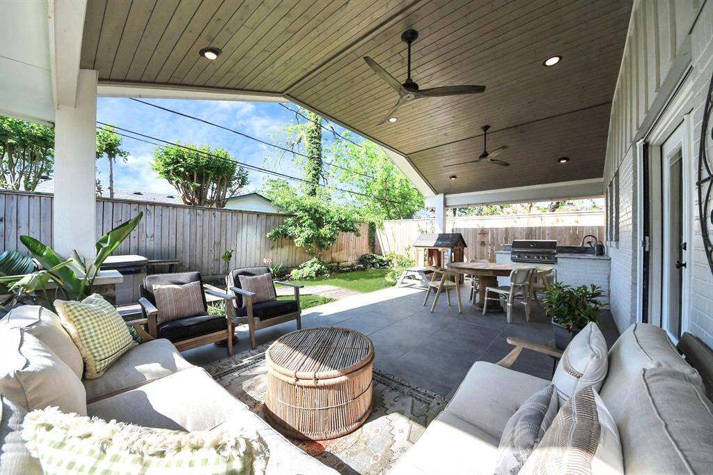 Experience serene evenings in this stunning outdoor oasis, complete with a fully-equipped kitchen perfect for alfresco dining.