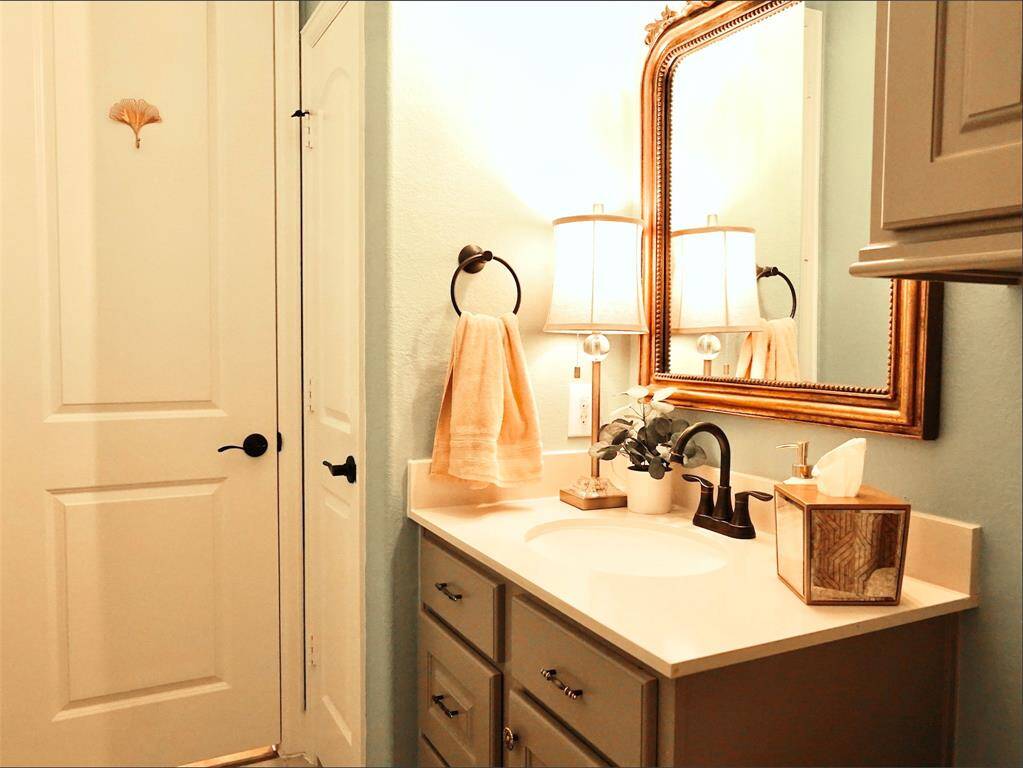 Downstairs Full Hall Bathroom for Secondary Bedroom and Guests.
