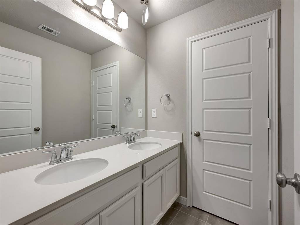Photo is not of the actual home but is an inspirational photo of builder’s model home and may depict options, furnishings, and/or decorator features that are not included.