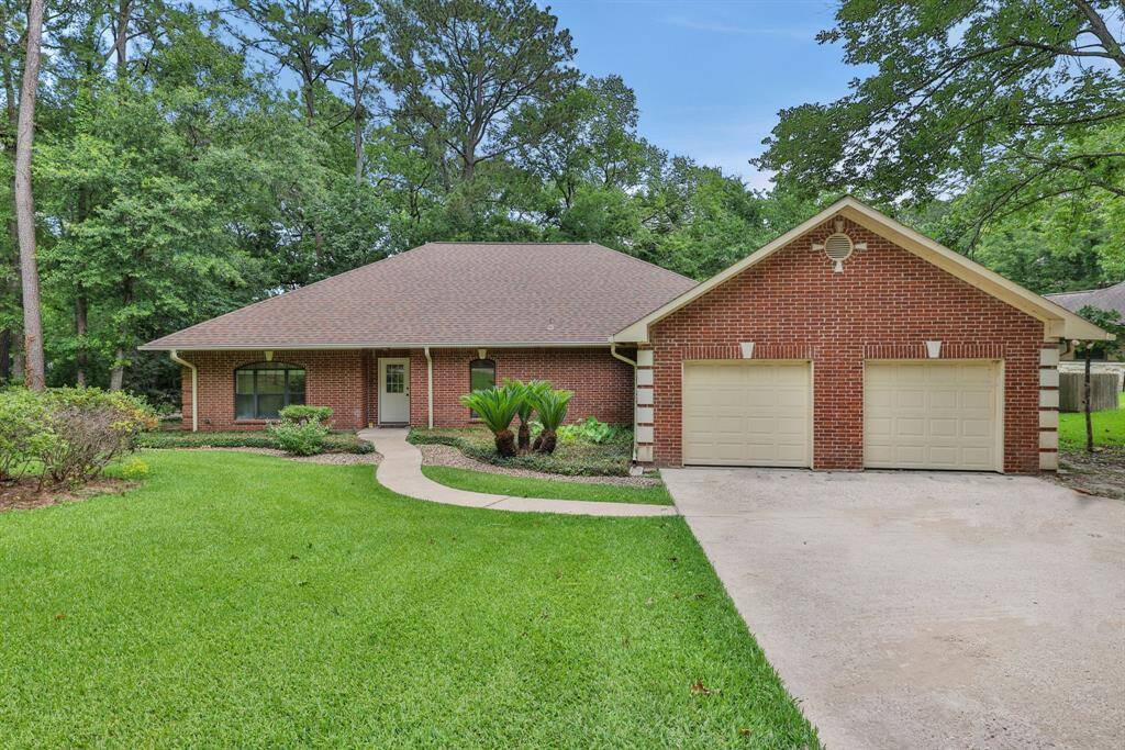 Welcome to 210 Harbor Run Dr in Lake Oaks Landing