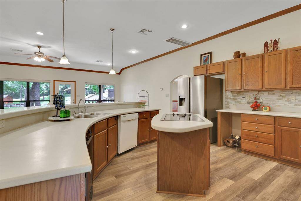 Plenty of prep space and room to cook family meals